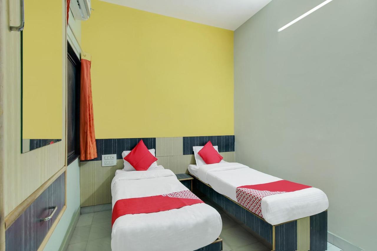 Oyo Flagship 48365 Hotel Shiva'S Castle Chalisgaon Bilik gambar