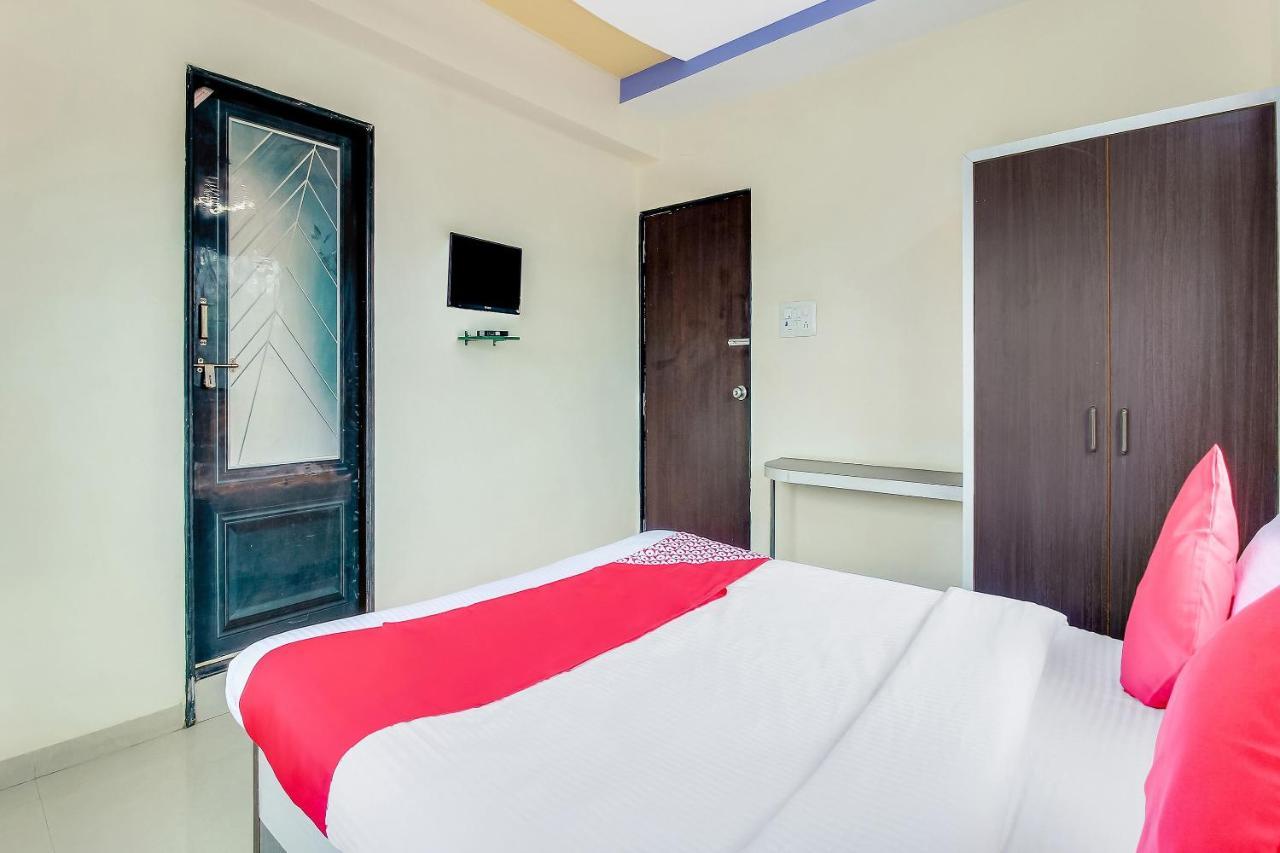 Oyo Flagship 48365 Hotel Shiva'S Castle Chalisgaon Luaran gambar