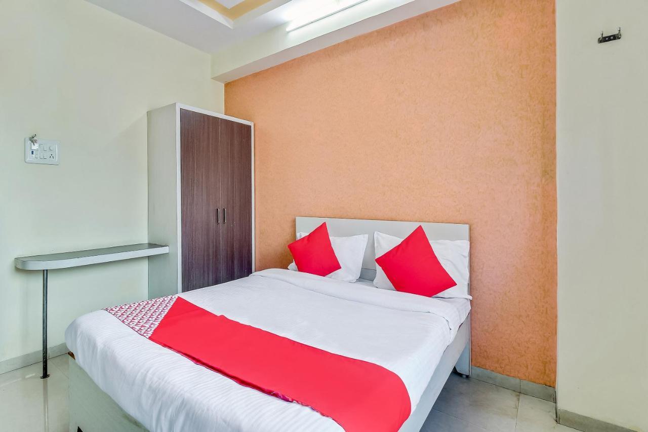 Oyo Flagship 48365 Hotel Shiva'S Castle Chalisgaon Luaran gambar